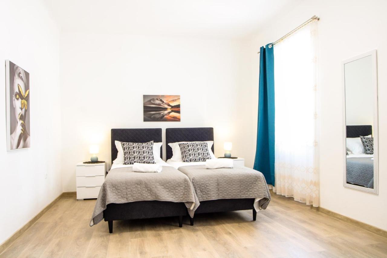 Tonka'S Beautiful Apartment In City Centre Split Bagian luar foto